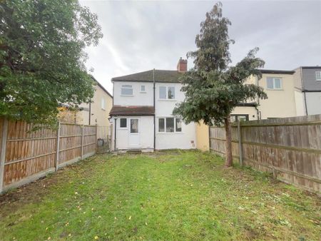 3 bedroom semi-detached house to rent - Photo 4