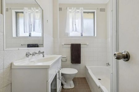 Sun Filled Apartment In Boutique Block Of Twelve With Elevated Parkside Outlook - Photo 5