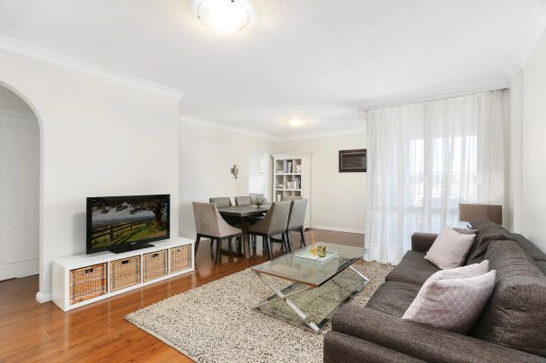Stylish Two-Bedroom Apartment in Prime Burwood Location - Photo 1
