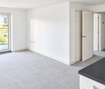 Gorgeous 2nd floor apartment, with a sizeable balcony available TO ... - Photo 1