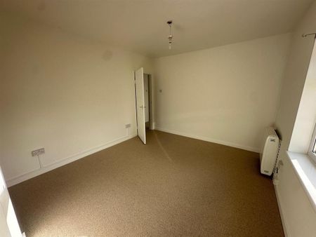 2 bedroom semi-detached bungalow to rent - Photo 4