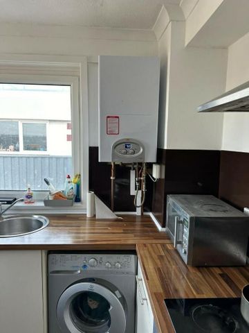 1 bedroom in a flat share to rent - Photo 5