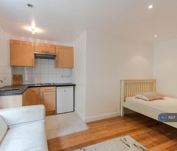 Studio to rent - Photo 3