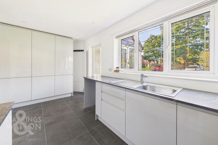 2 bedroom terraced house to rent - Photo 4