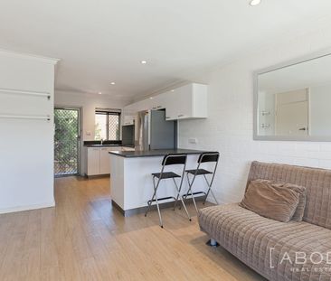 Partly furnished unit in great location! - Photo 3