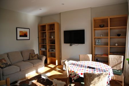 1 Bed Flat, Hurlingham Road, SW6 - Photo 2