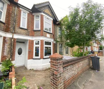 1 bedroom in a house share to rent - Photo 2