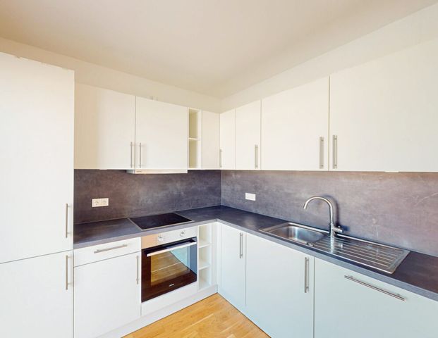 JETZT anmieten! Großzügige 4-Zimmer-Wohnung mit EBK und zwei Bädern - Photo 1