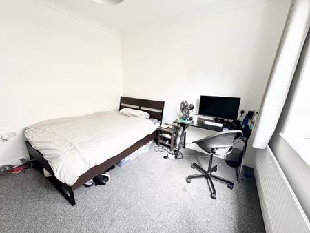 4 Bed Flat, Isabella House, W6 - Photo 4