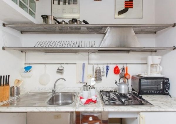 Center-Popolo: Modern, renovated 1 Bedroom, bath, kitchen. Parquet floors, bright, silent, located in beautiful villa near center, park, transport. Ref 847