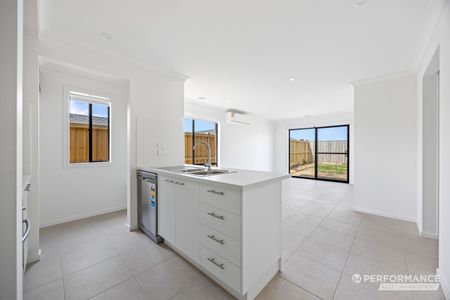 8 Nevado Avenue, Winter Valley VIC 3358 - House For Rent | Domain - Photo 4