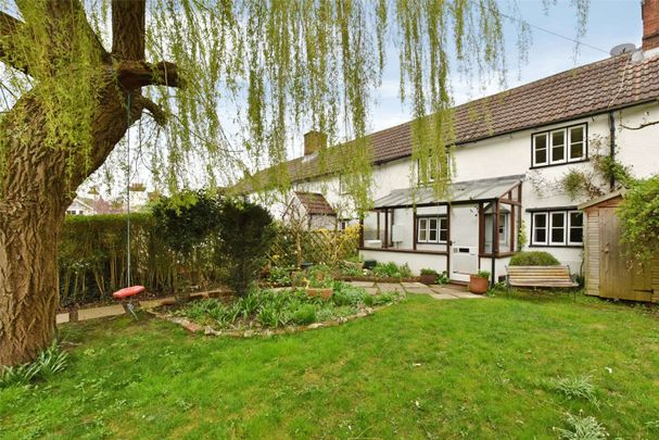 Beautifully presented cottage in lovely village - Photo 1