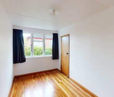 Roslyn - 3 Bedrooms - Photo 2