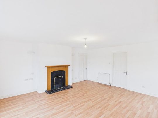 4 bedroom detached bungalow to rent - Photo 1