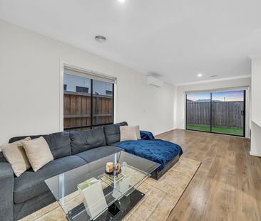 A Stylish Blend of Comfort & Class in Emerald Park! - Photo 3