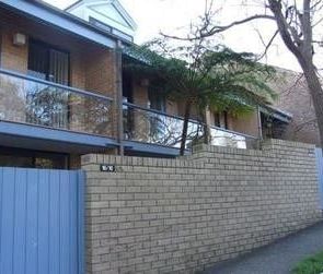 Three-bedroom Townhouse in Prime Wollstonecraft Location - Photo 4