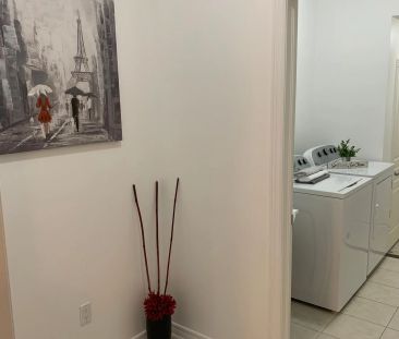 Condo Townhouse For Lease | N9259574 - Photo 6