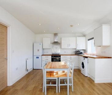 Well presented two bed apartment in a quaint cul de sac with courty... - Photo 3