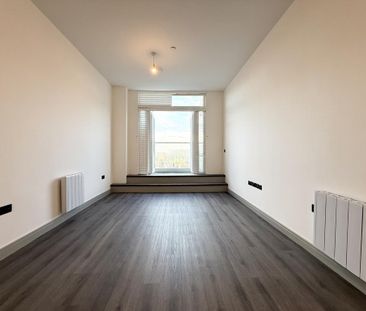 2 bedroom penthouse to rent - Photo 3