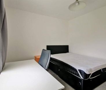 4 bedroom private hall to rent - Photo 3