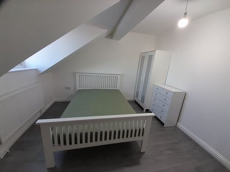 Room in a Shared House, Burlington Mews, B10 - Photo 3