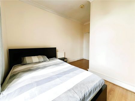 Farnham Road, Guildford, Surrey, GU2 4JN - Photo 4
