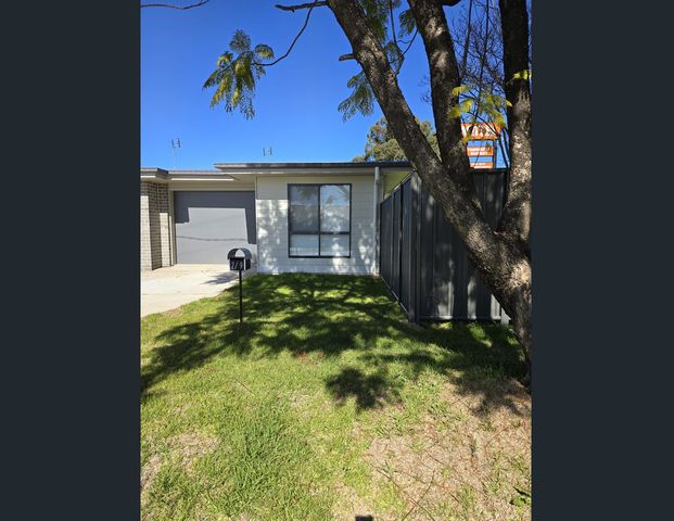 Modern 2 bedroom duplex. - Photo 1