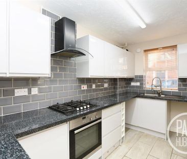 3 bedroom semi-detached house to rent - Photo 6