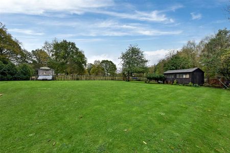 A three bedroom lodge which is beautifully presented to an exacting modern finish and is situated on the border of a historic private country estate. - Photo 3