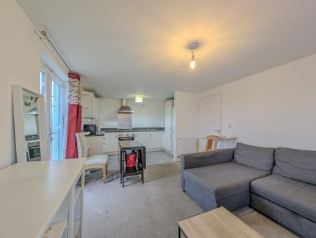 2 bedroom flat to rent - Photo 2