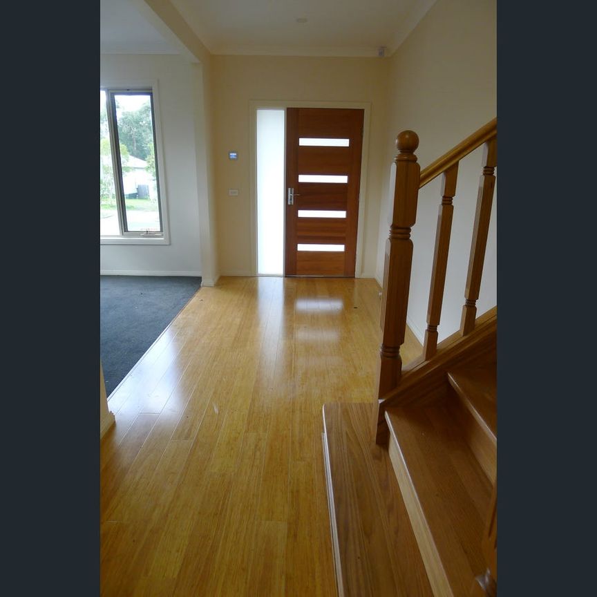 SUPER LARGE MODERN TWO STOREY 4 BEDROOM! - Photo 1