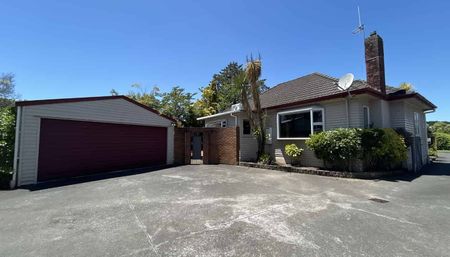 Completely renovated - just move in to enjoy - Photo 3