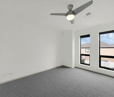 Modern Comfort Meets Easy Living - Photo 5