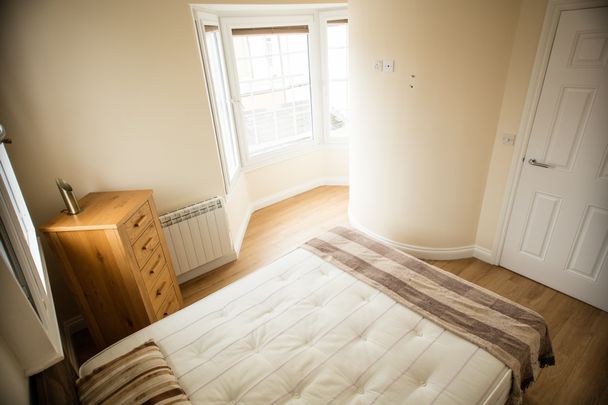 Good Sized 2 Bedroom Property to Let in Reading Town Centre - Photo 1