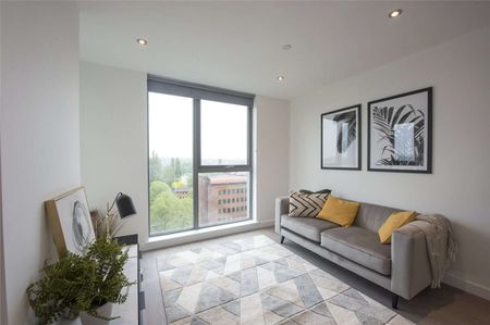 Rent at the iconic Thames Quarter building with super on site amenities is this one bedroom 9th floor. - Photo 4