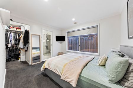 5 Cups Court, Clyde North VIC 3978 - House For Rent | Domain - Photo 3