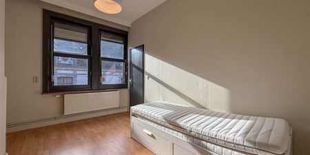 Appartement te huur in Tournai voor € 790 met 3 slaapkamers - Photo 2