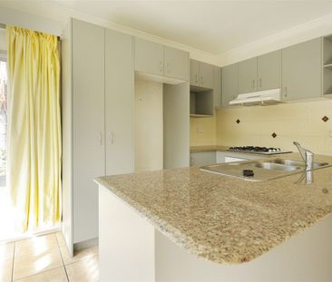 Spacious Annerley Apartment With Separate Living Area - Photo 2