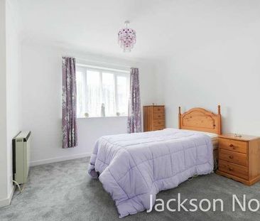 Oakmead Green, Epsom, KT18 - Photo 3
