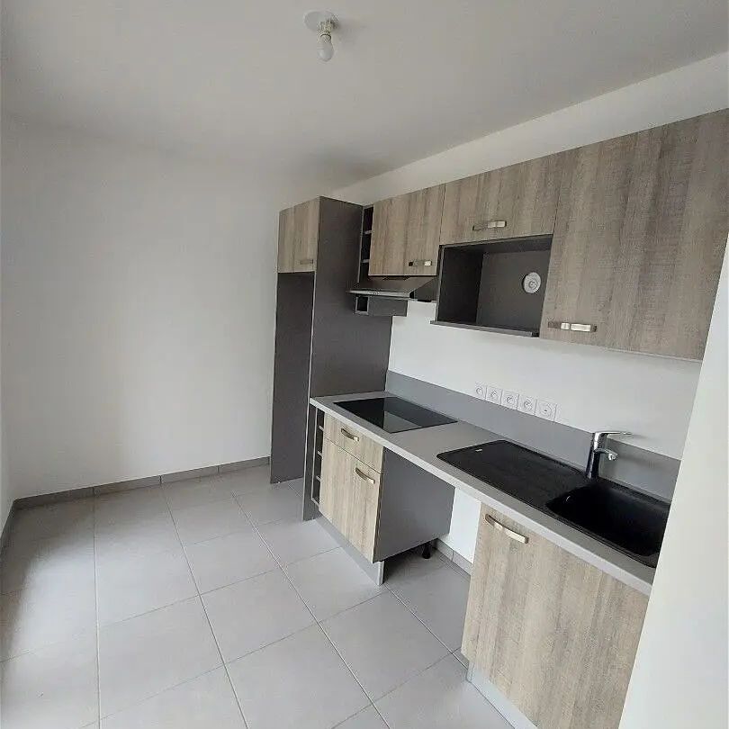Location appartement 3 pièces - 67m² à L'isle-d'abeau (38080) - Photo 1