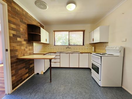 4 Henry Street, Mount Lofty QLD 4350 - House For Rent | Domain - Photo 4