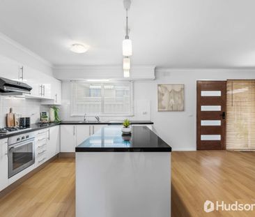 Your Perfect Start: Boutique 3 Bed Townhouse in Prime Doncaster East - Photo 5