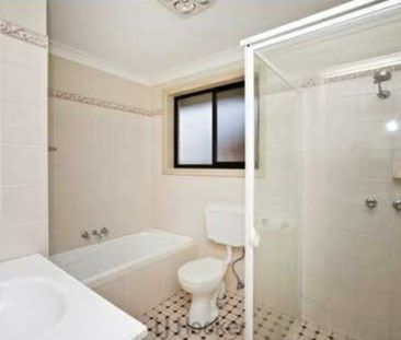 Neat & Tidy home in Prime location - Photo 4