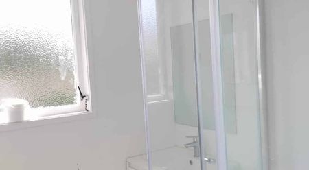 Spacious 3-Bedroom Home with Minor Dwelling in Manurewa - Photo 2