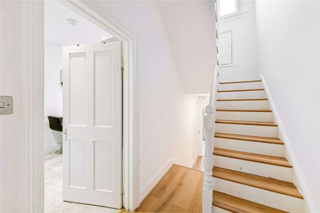 A well presented three bedroom apartment close to Battersea Park. - Photo 2