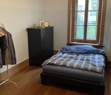 Charmante 2.5-Zimmer-Wohnung mit Kamin in ruhiger Lage - Photo 3