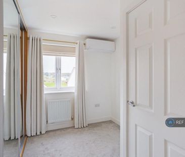 4 bedroom end of terrace house to rent - Photo 3