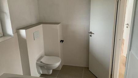 Sanierte 3-Raum–Wohnung mit Terrasse über den Wolken Apoldas - Photo 2