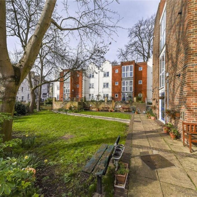 2 Bed Flat, Willow Hall, NW3 - Photo 1