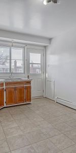 grand 4 1/2 haut de triplex tout près de la rivière et à une rue du boulevard Gouin - Photo 4
